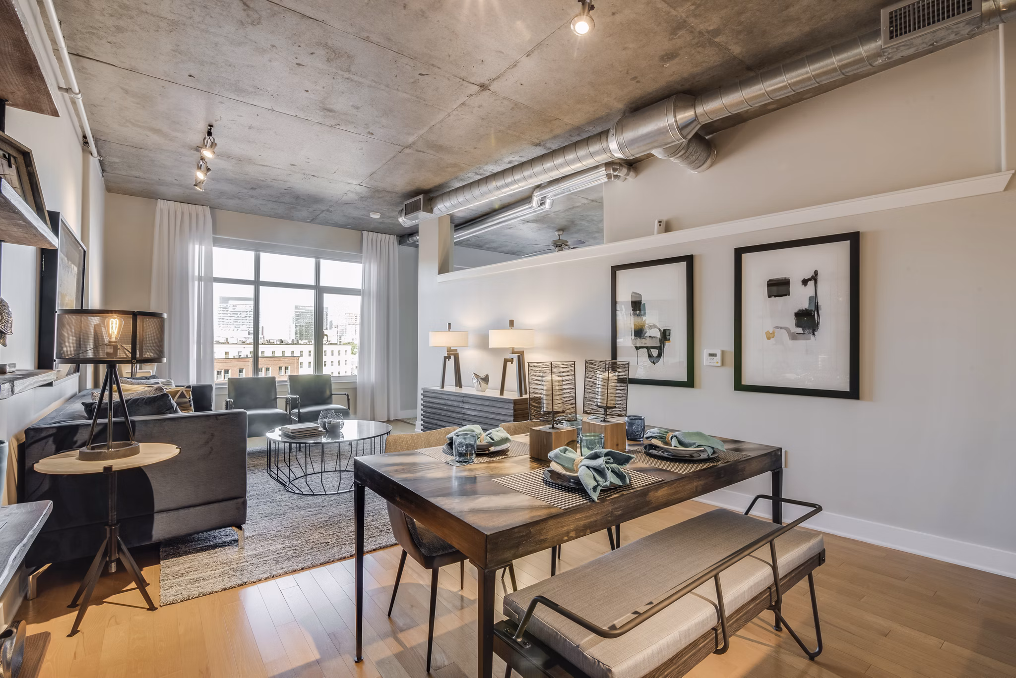dining room at The Crescent at Fells Point Apartments