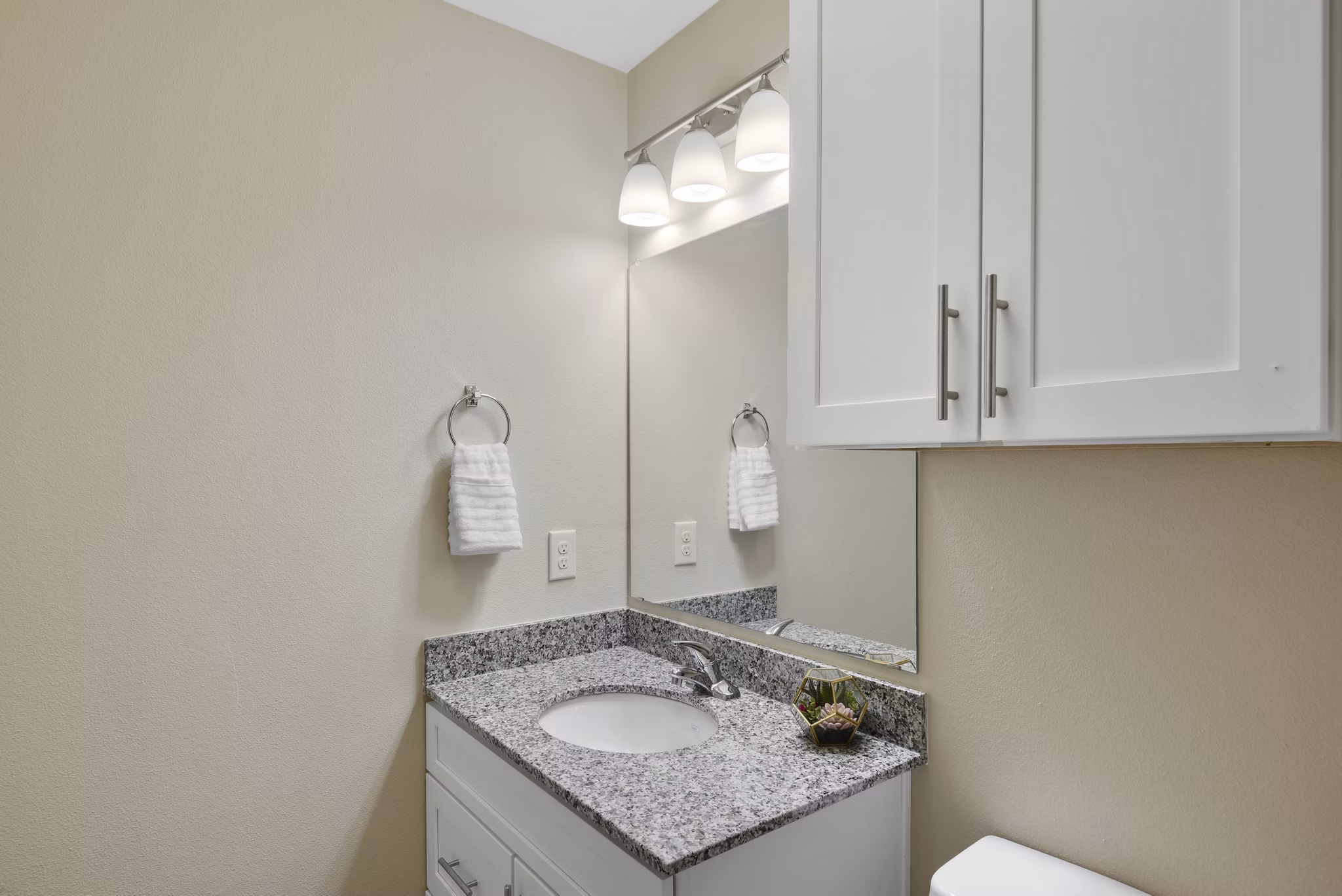 bathroom at Icon Apartments