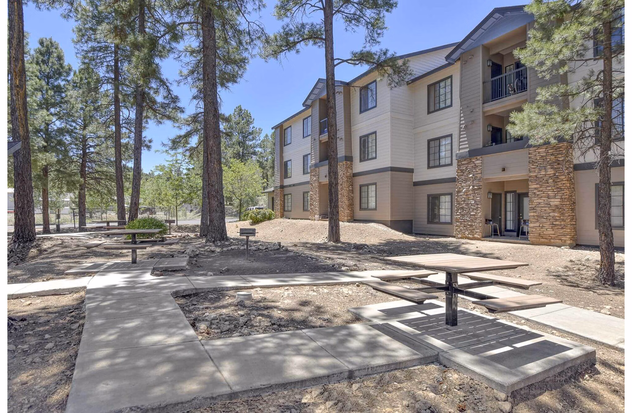 building at The Ridge at Clear Creek Apartments