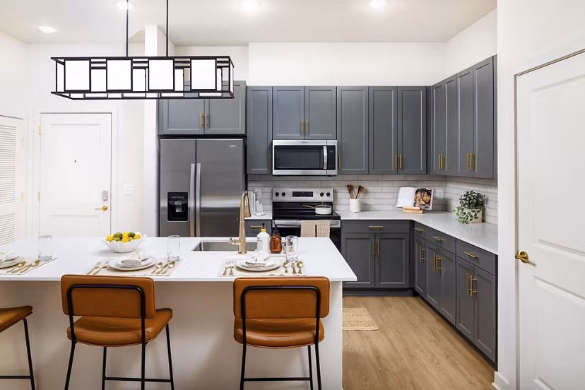 kitchen at Marlowe Brookwood Apartments