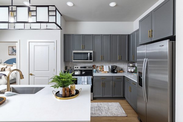 kitchen at Marlowe Brookwood Apartments 