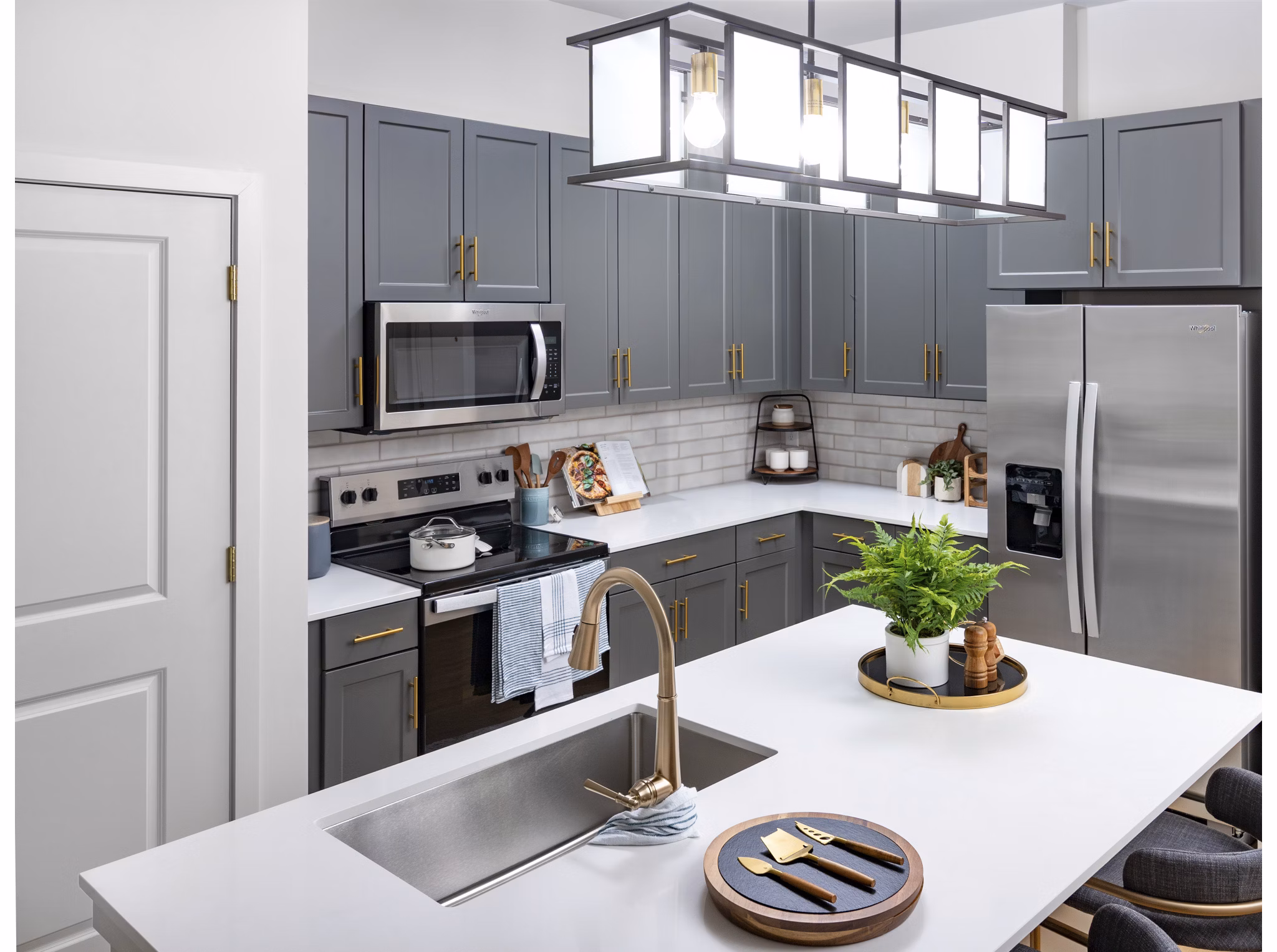 kitchen at Marlowe Brookwood Apartments 
