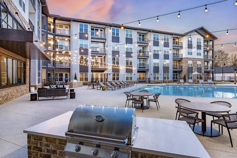patio at Marlowe Brookwood Apartments