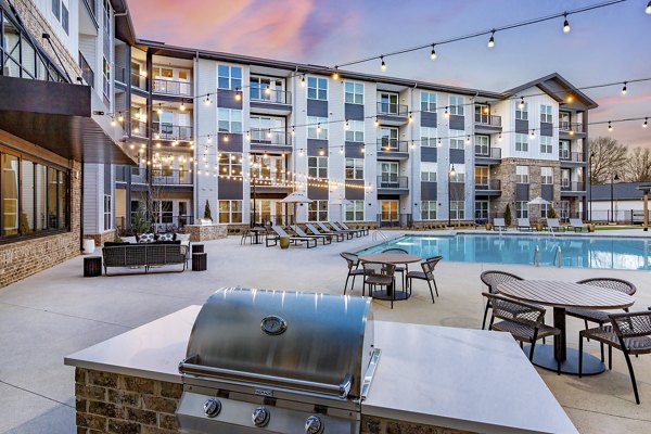 grill area at Marlowe Brookwood Apartments 