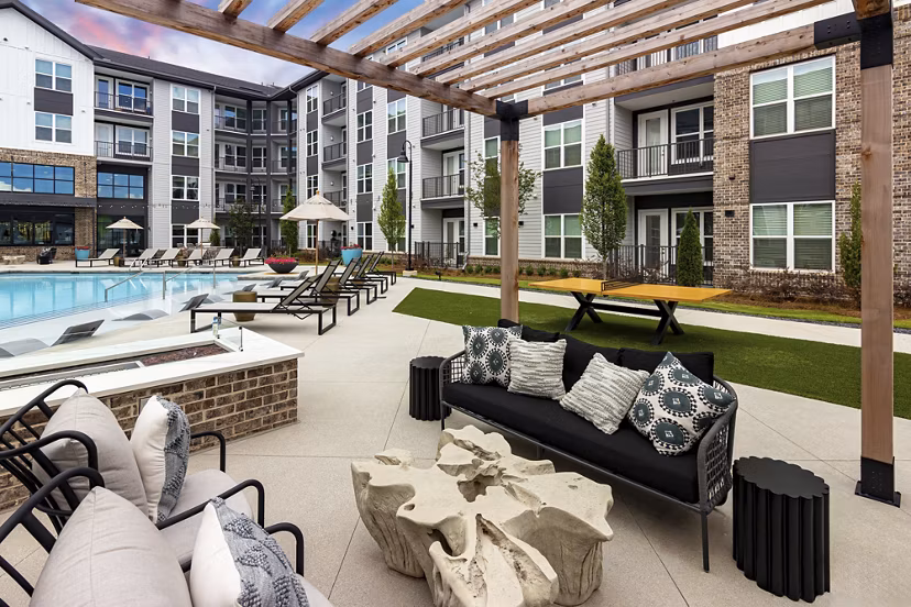 patio at Marlowe Brookwood Apartments