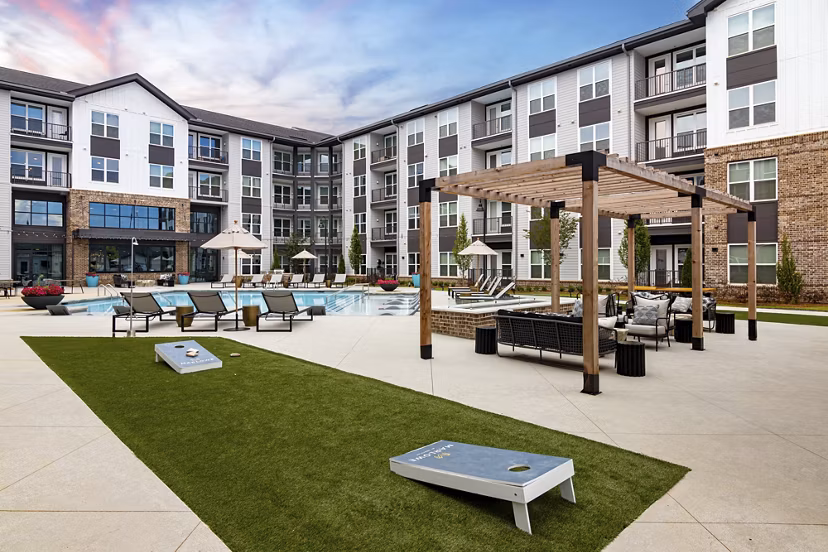 patio at Marlowe Brookwood Apartments