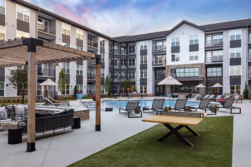 patio at Marlowe Brookwood Apartments