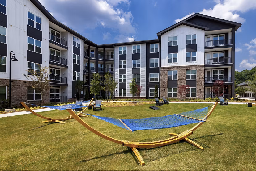 patio at Marlowe Brookwood Apartments