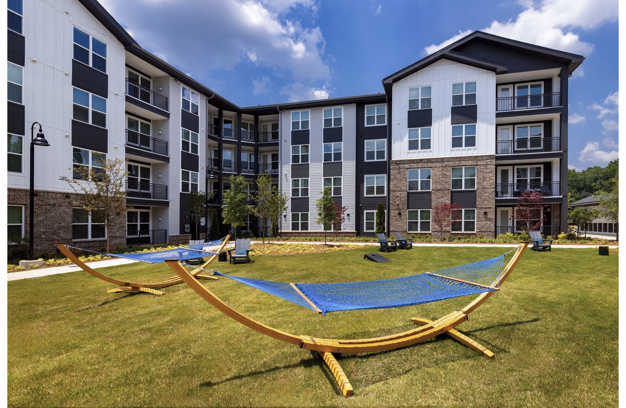 patio at Marlowe Brookwood Apartments
