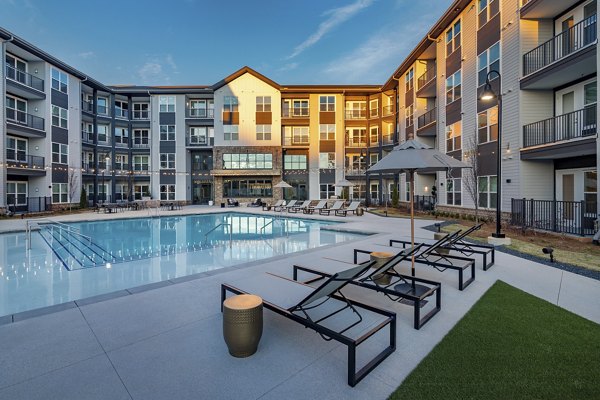 pool at Marlowe Brookwood Apartments 