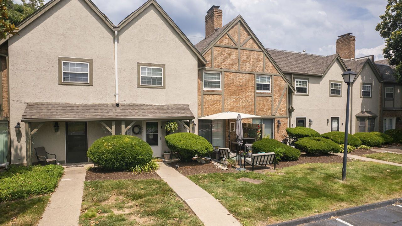 Breckinridge Square Apartments is a similar property to Clubhouse located in Louisville