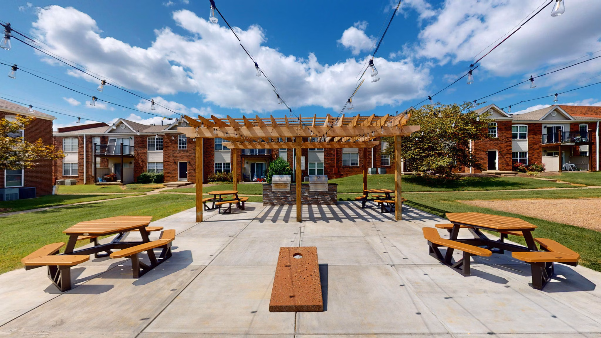 grill area at Rolling Hills Apartments 