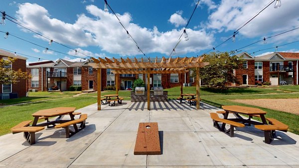 grill area at Rolling Hills Apartments 