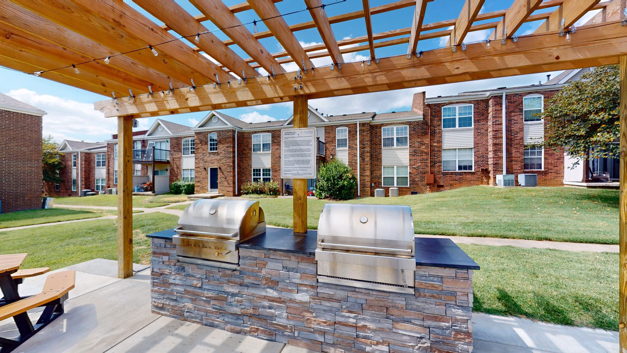 grill area at Rolling Hills Apartments 