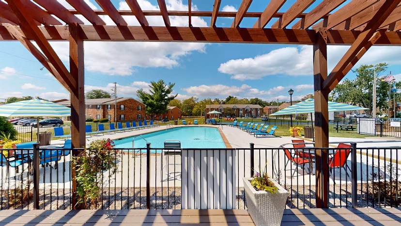 grill area at Rolling Hills Apartments 