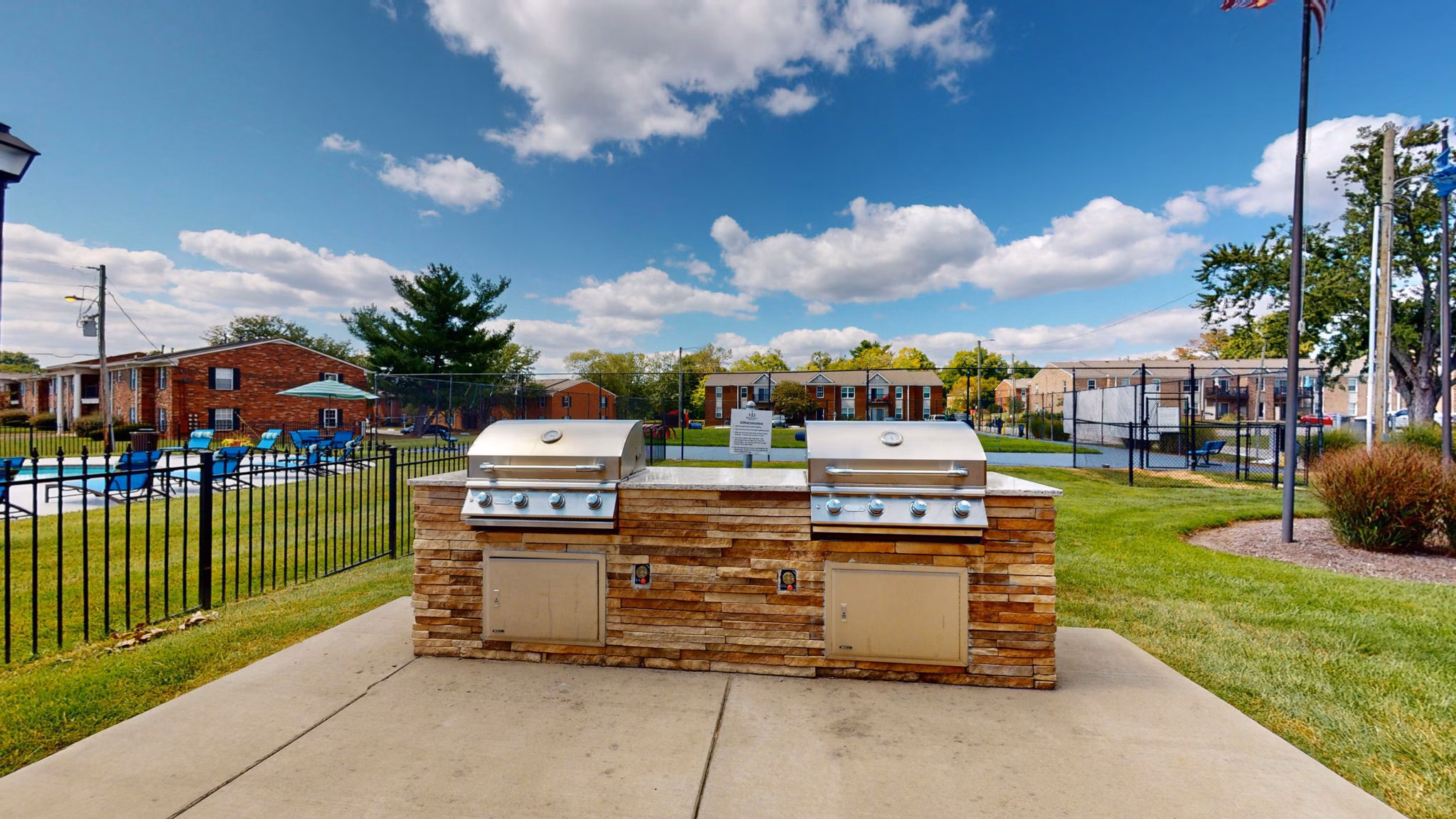 grill area at Rolling Hills Apartments 