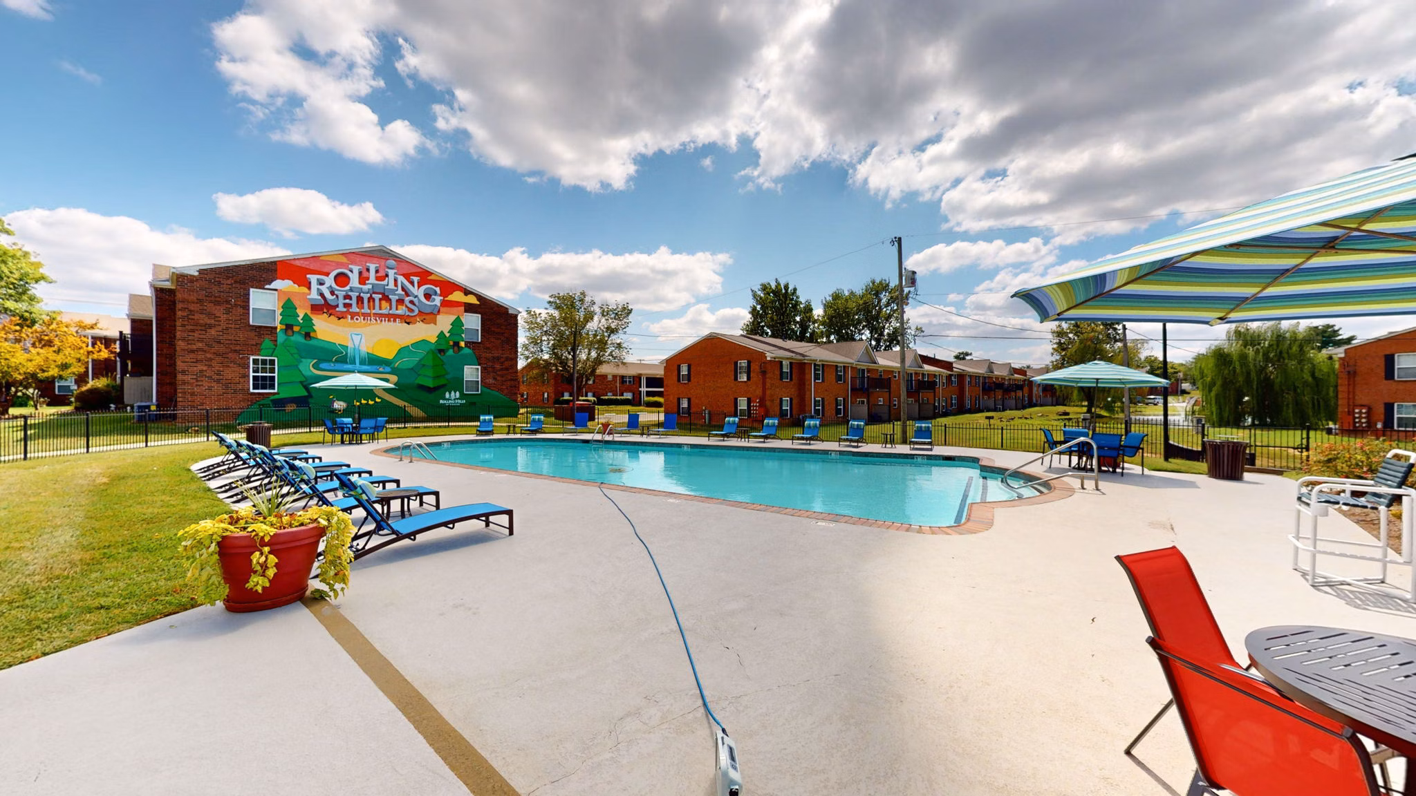 pool at Rolling Hills Apartments 