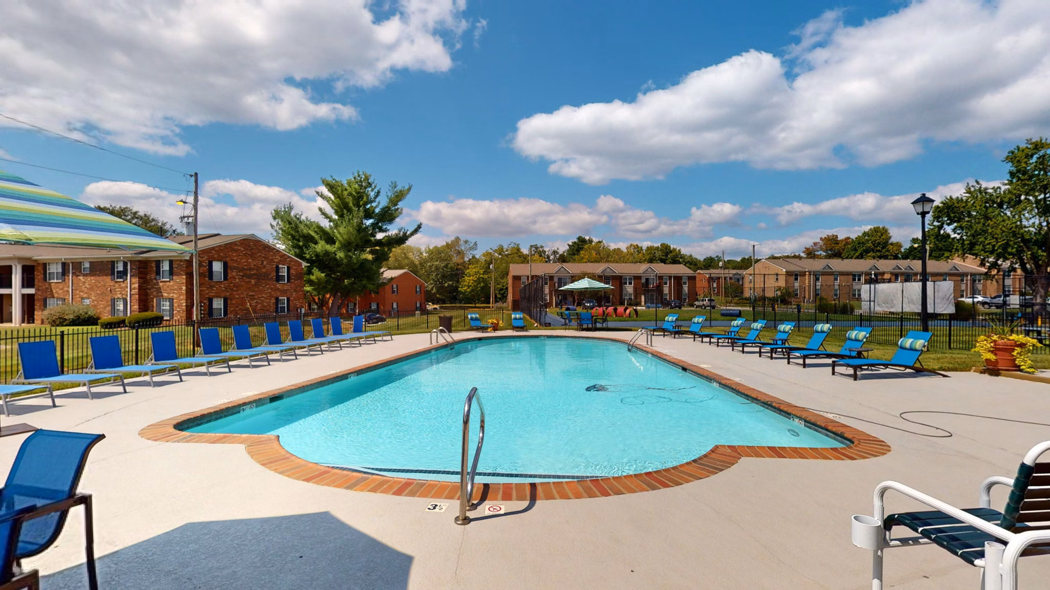 pool at Rolling Hills Apartments 