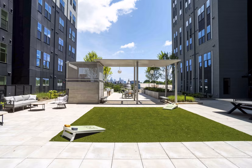 recreational area/patio at Alexan LoSo Apartments