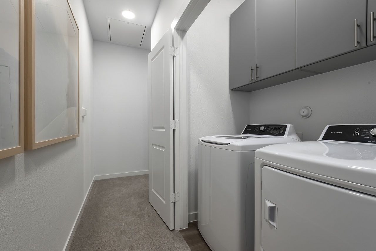 Laundry room at Arista San Gabriel
