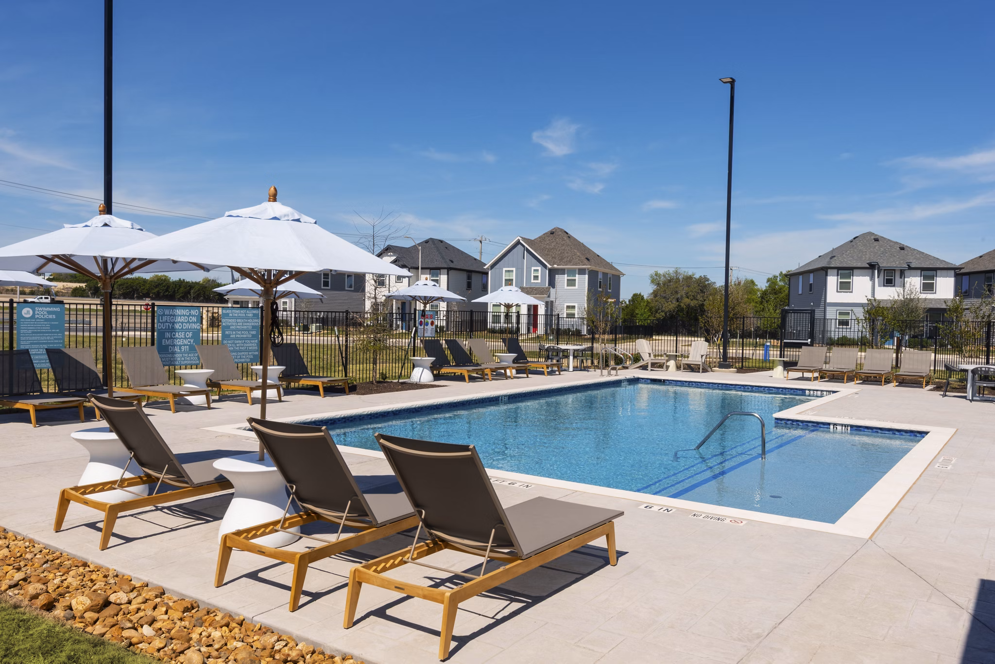 pool at Arista San Gabriel Apartments