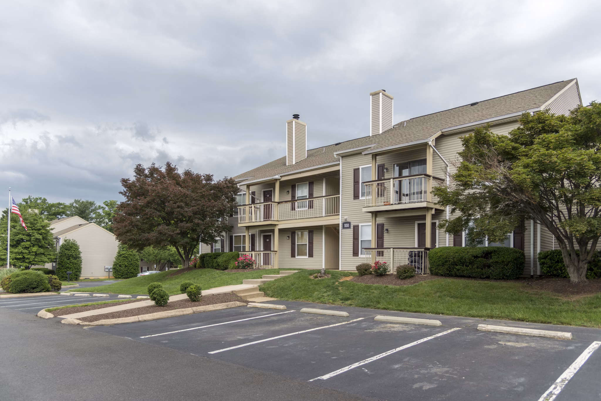 exterior at Magnolia Falls Apartments