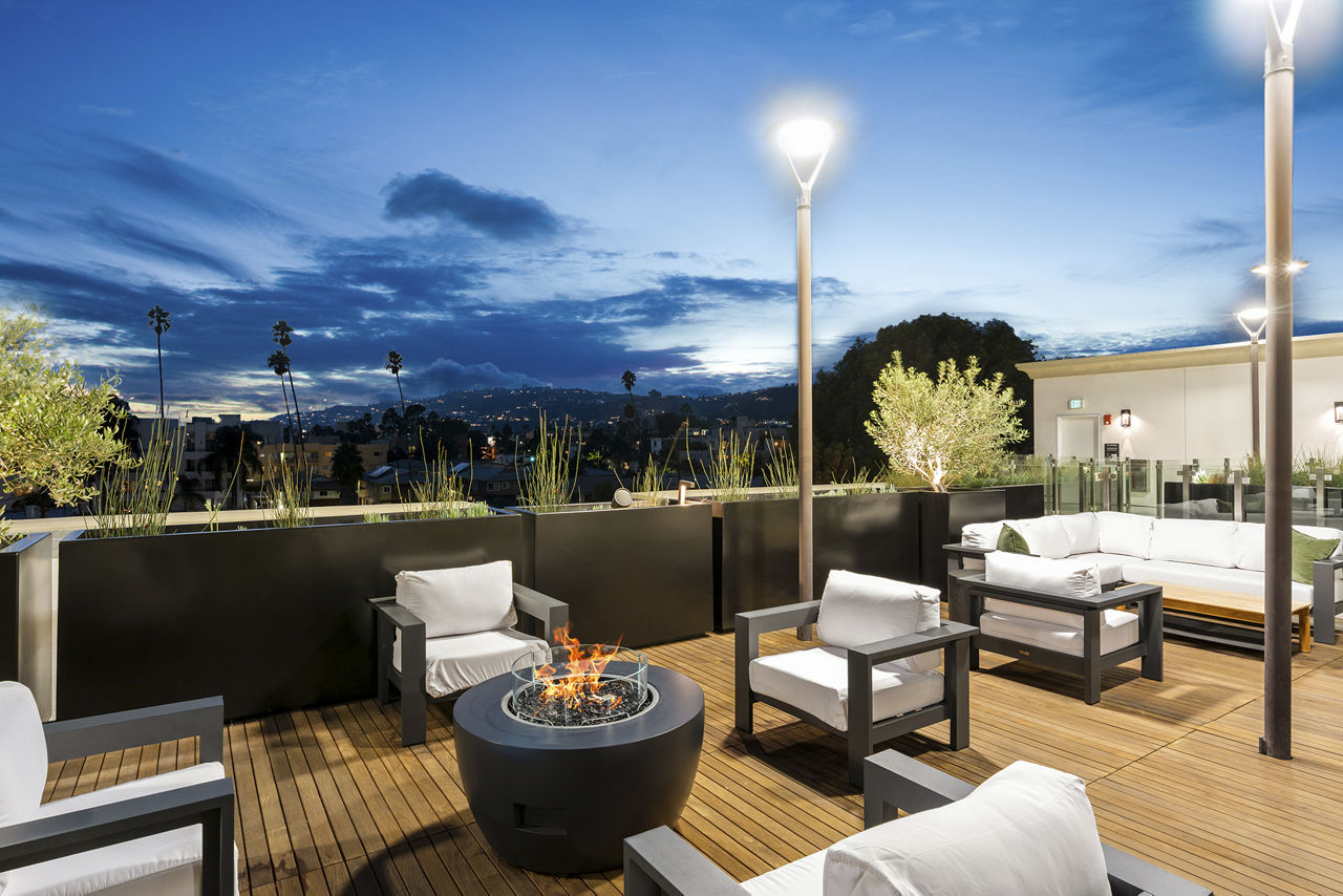 Roof deck at Silhouette (3 of 4)