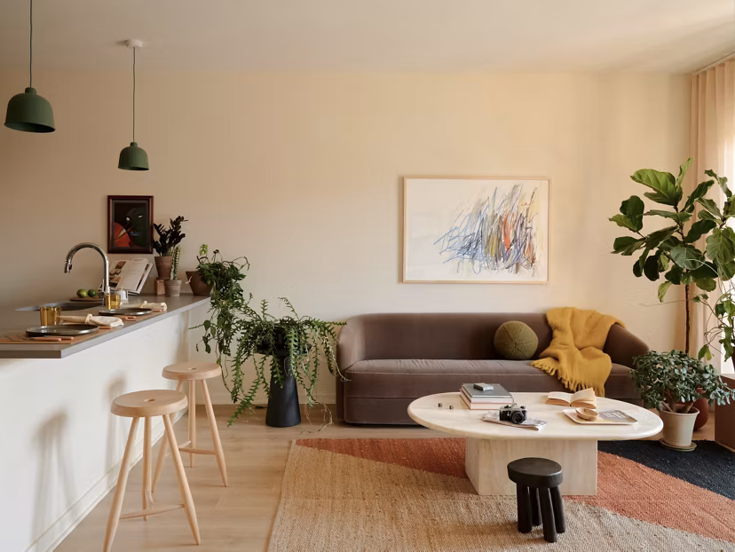 living room at Ray Philly Apartments 