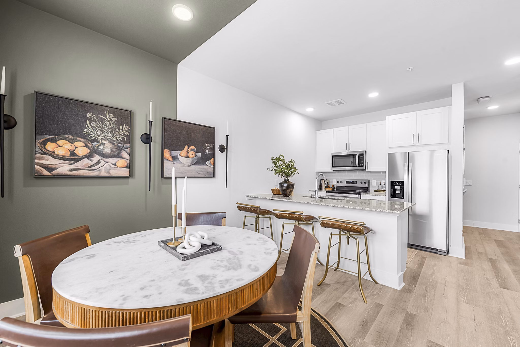 dining room at Alta Westinghouse Townhomes Apartments
