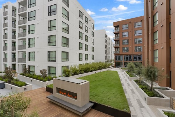 fire pit at Maxwell at Bascom Apartments