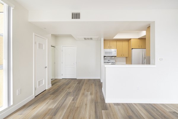 dining room at St. Tropez Apartments Apartments
