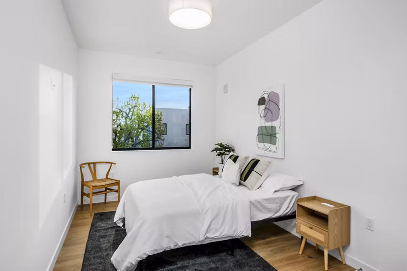 bedroom at Porter Mar Vista Apartments