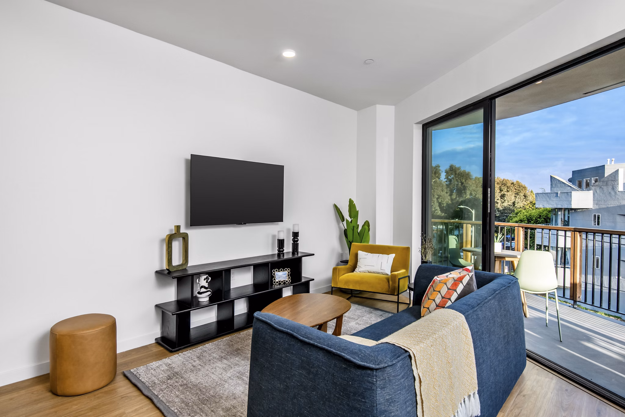 living room at Porter Mar Vista Apartments