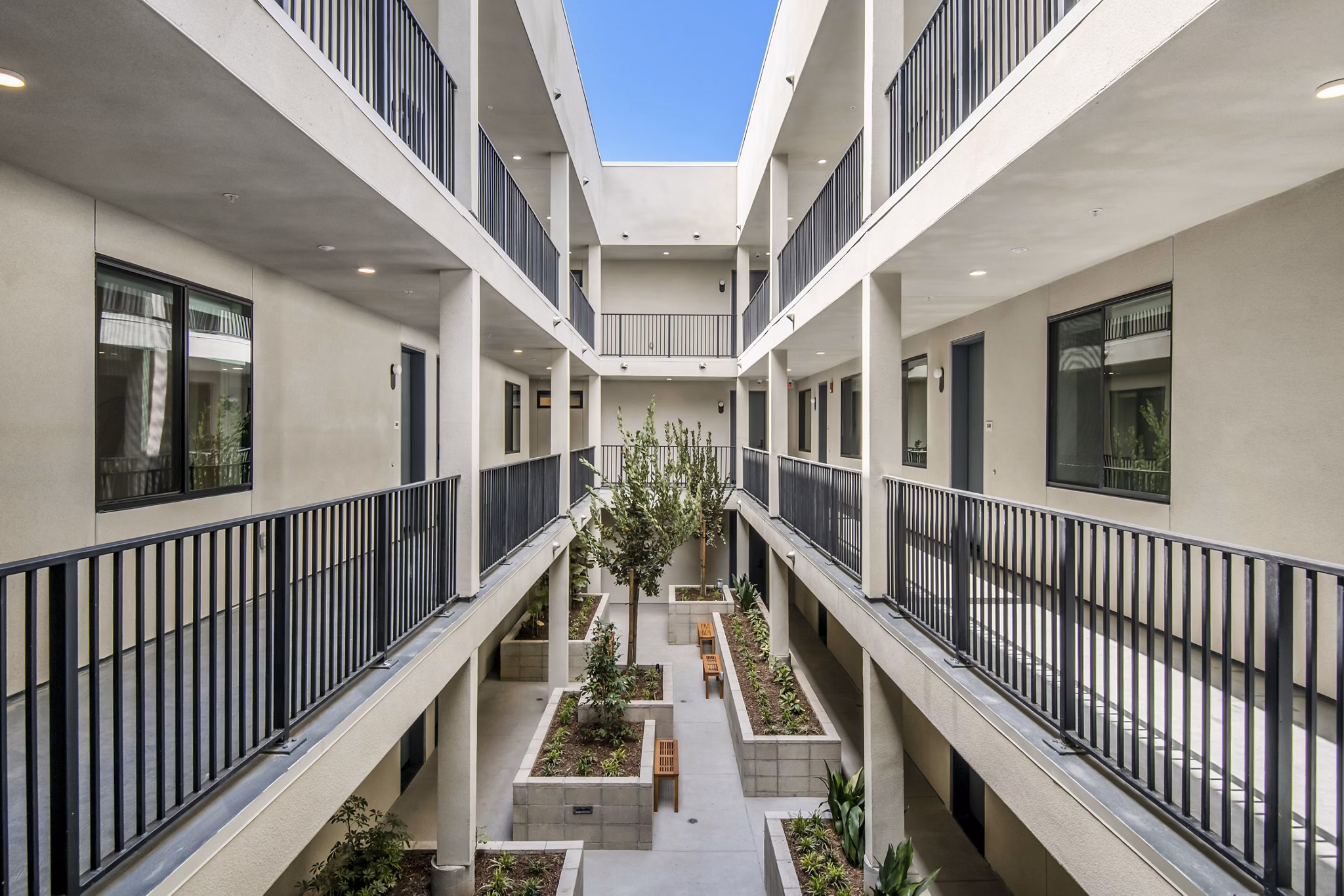 courtyard at Porter Mar Vista Apartments
