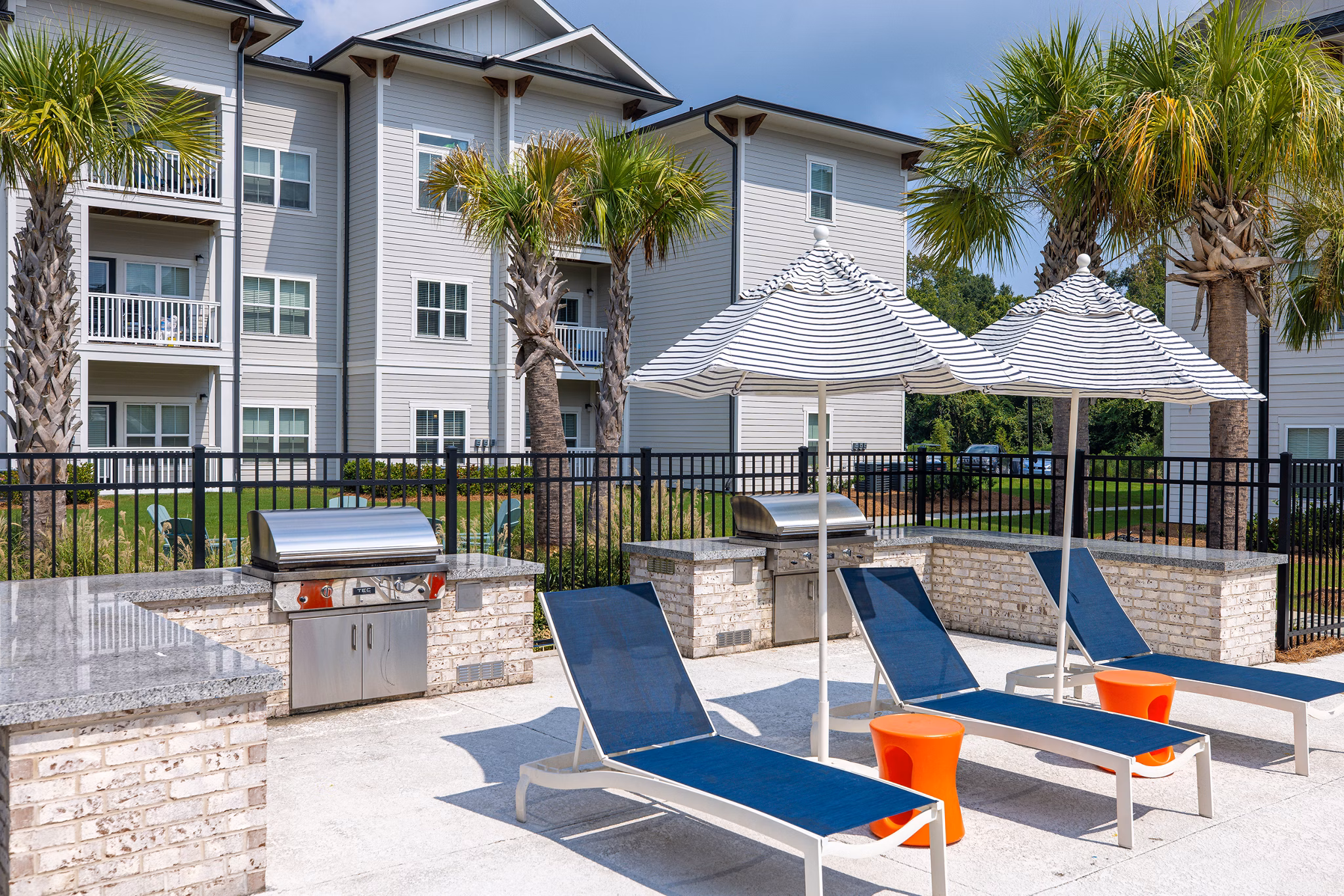 grill area/patio at The Duke of Charleston Apartments