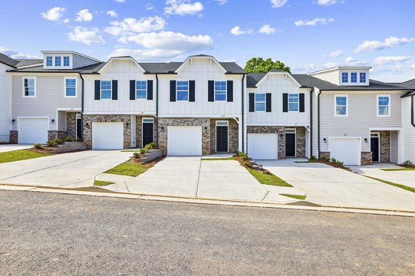 building/exterior at Fairlie Apartments
