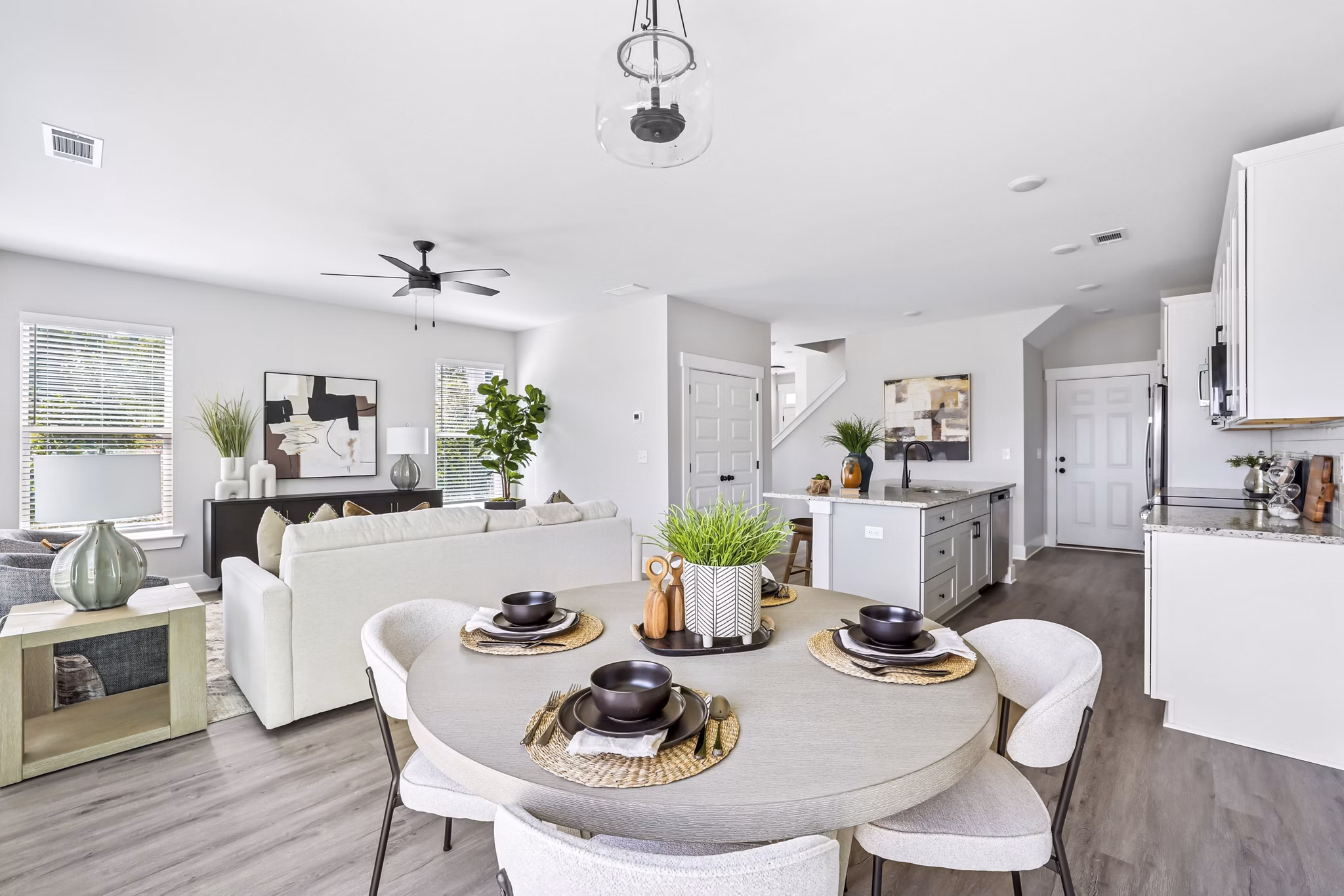 dining room at Fairlie Apartments