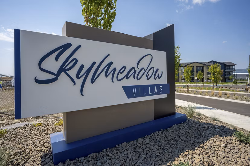 building/exterior at Sky Meadow Villas Apartments