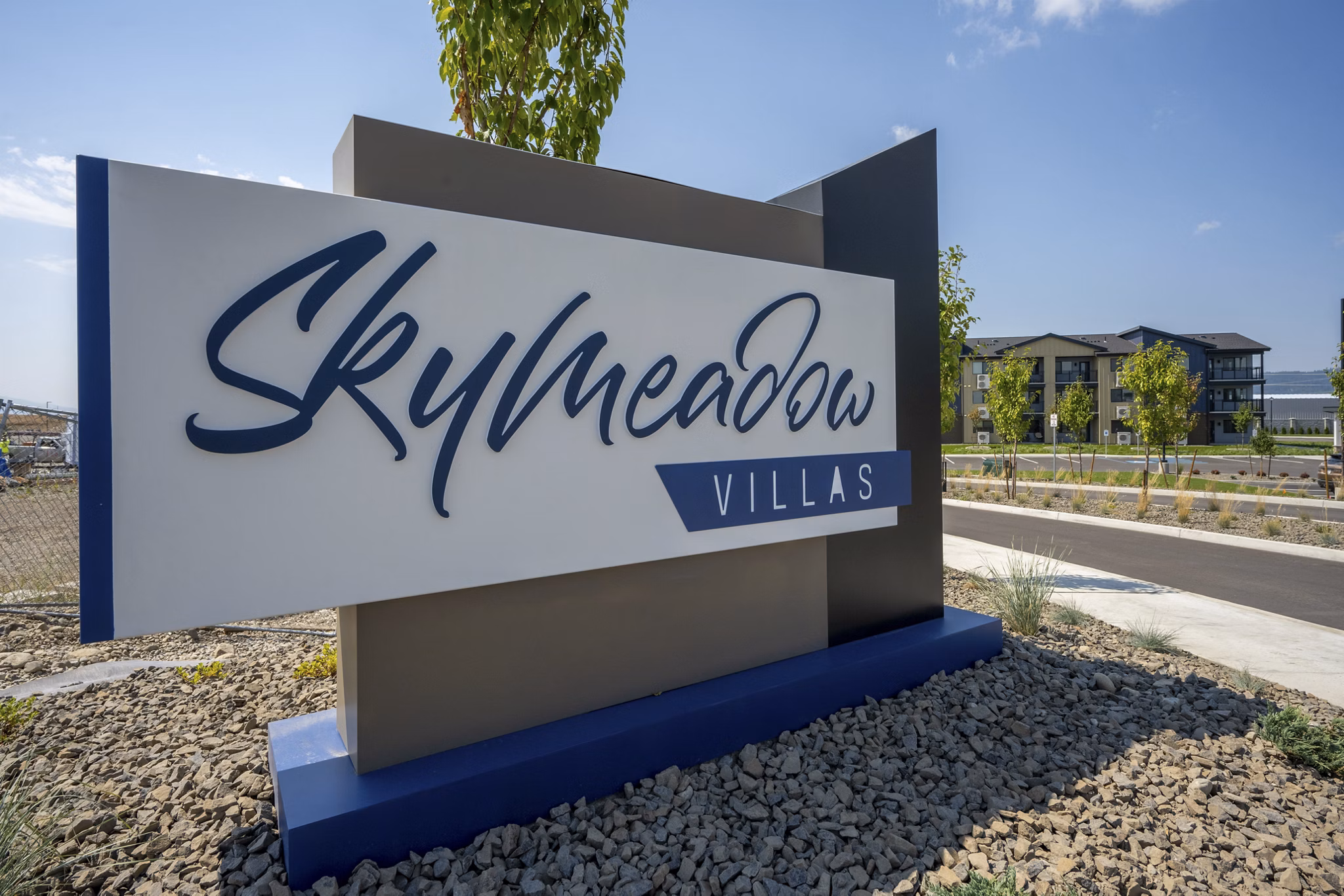 building/exterior at Sky Meadow Villas Apartments
