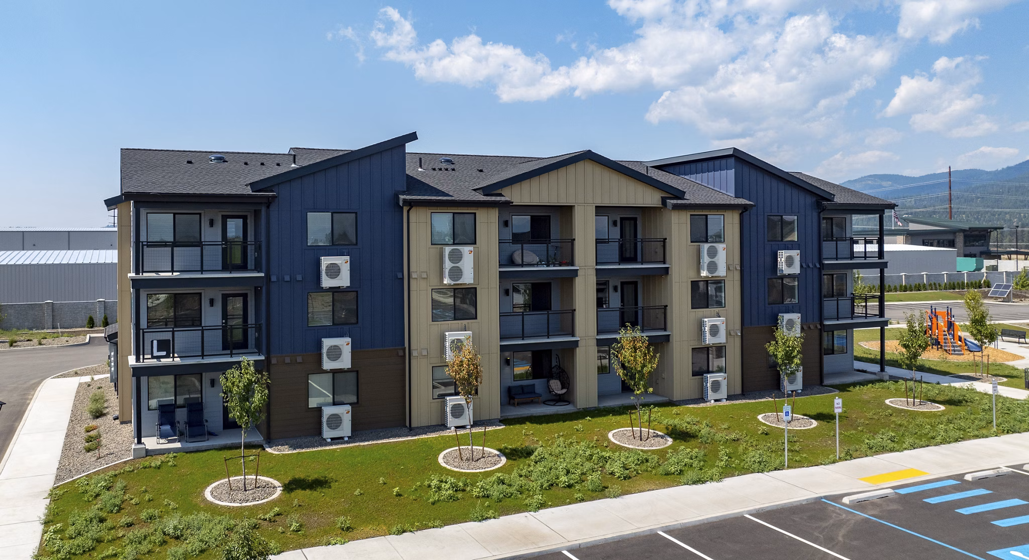 building/exterior at Sky Meadow Villas Apartments
