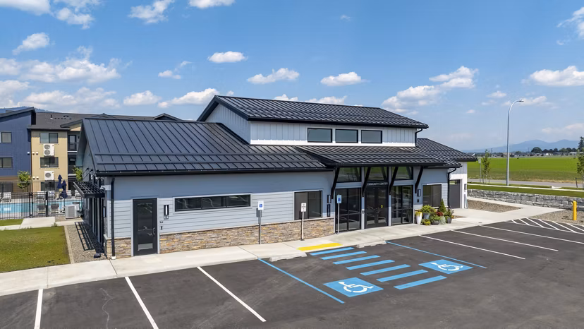 building/exterior at Sky Meadow Villas Apartments