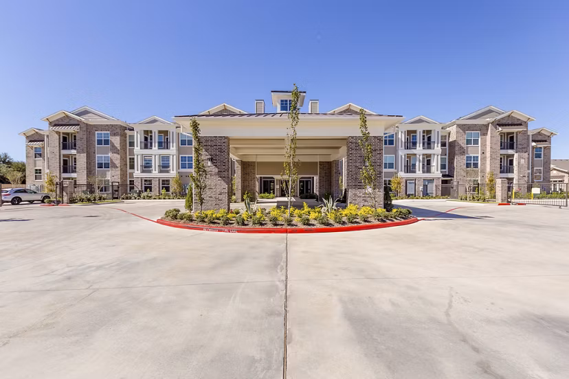 building at Rosalia Silverlake Apartments