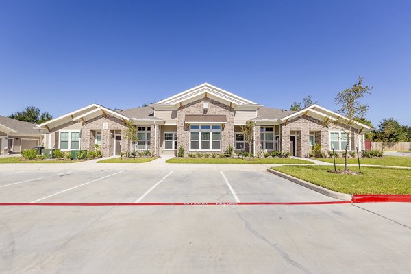 building at Rosalia Silverlake Apartments