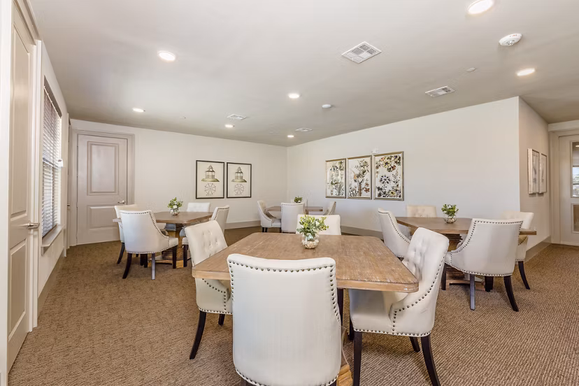 clubhouse at Rosalia Silverlake Apartments