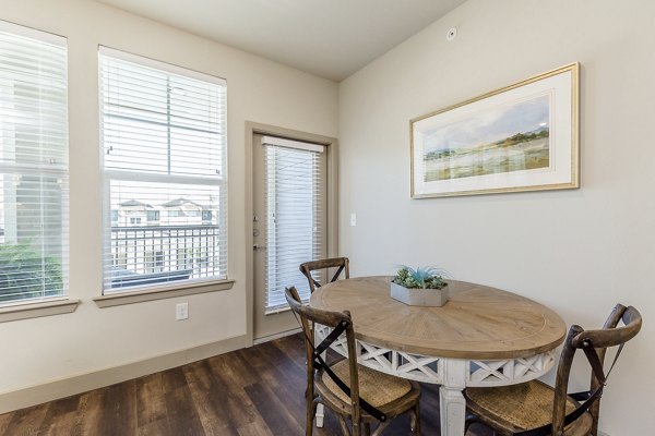 dining room at Rosalia Silverlake Apartments