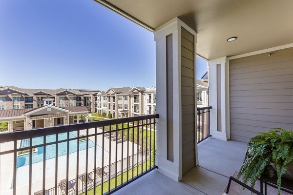 patio at Rosalia Silverlake Apartments