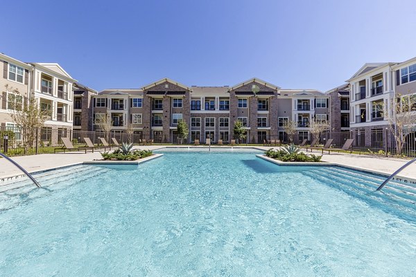 pool at Rosalia Silverlake Apartments
