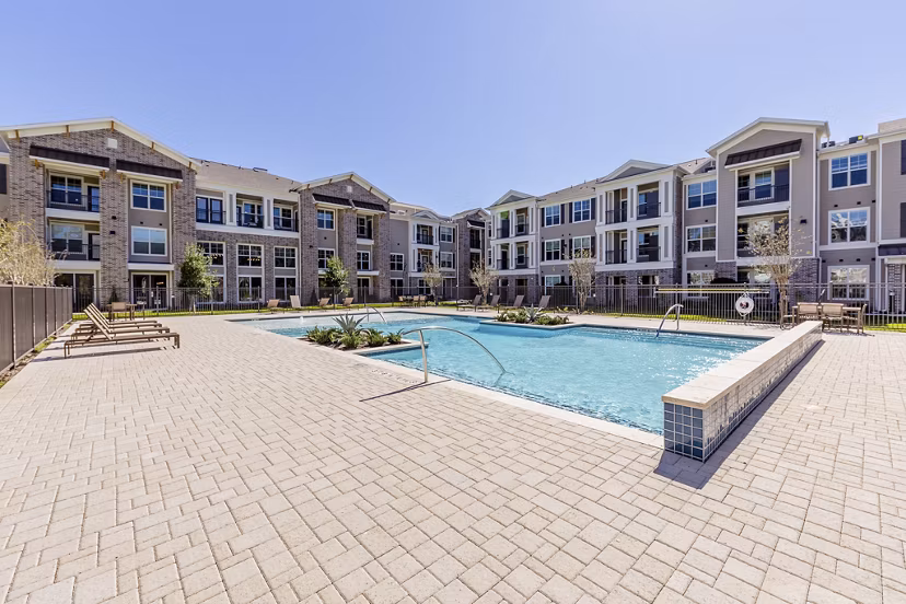 pool at Rosalia Silverlake Apartments