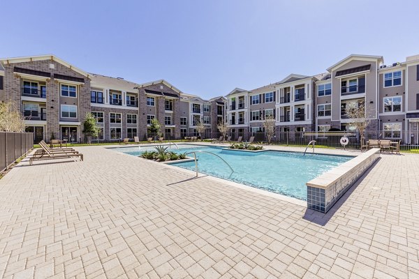 pool at Rosalia Silverlake Apartments