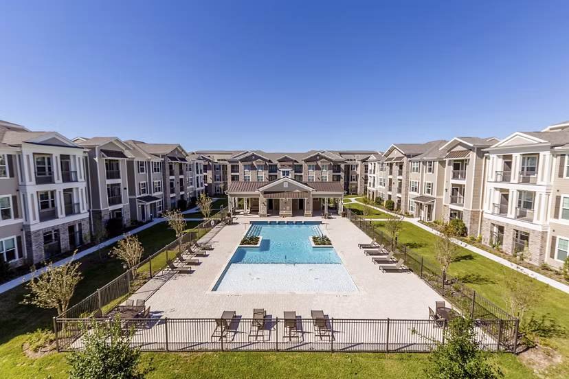 recreational area at Rosalia Silverlake Apartments